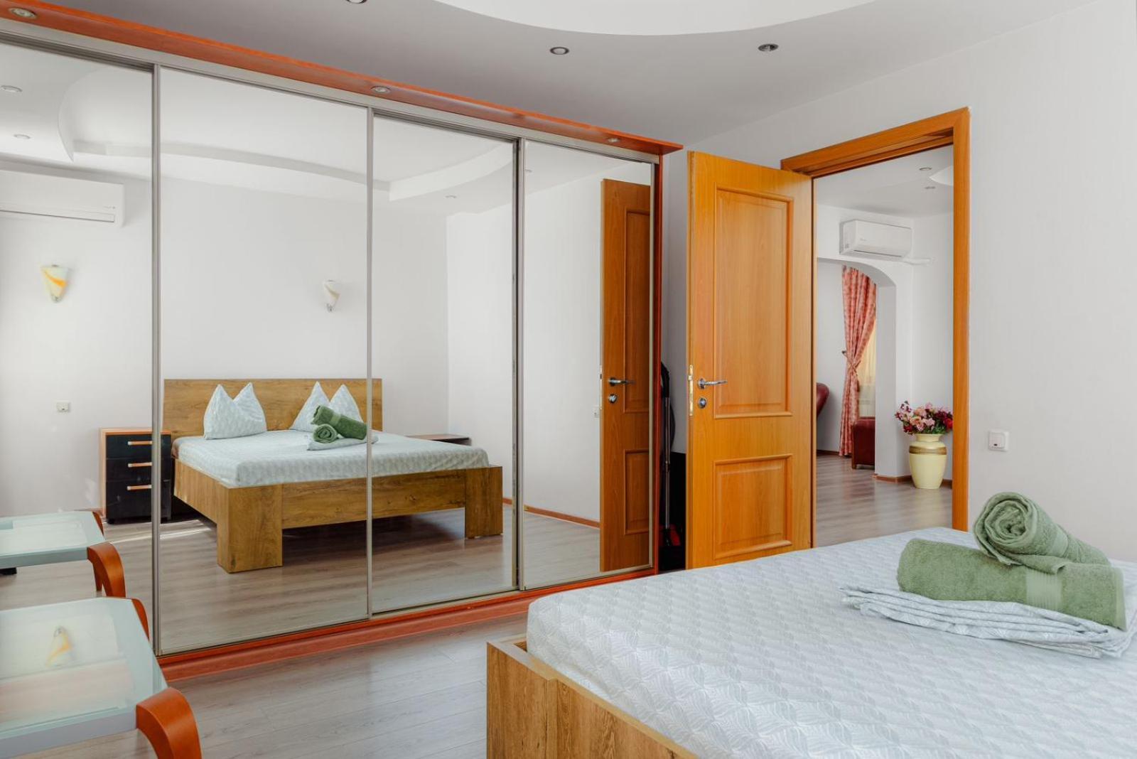 Heart Of Downtown 3 Rooms Apartment Self Check In Bucarest Extérieur photo