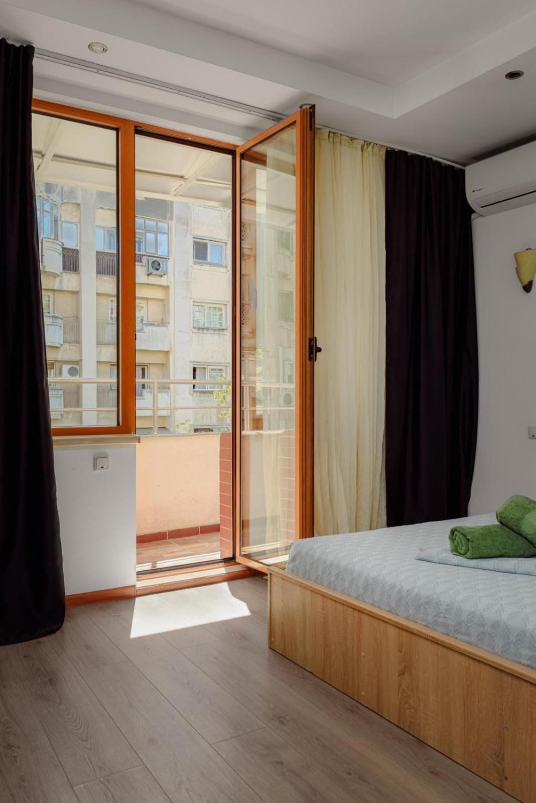 Heart Of Downtown 3 Rooms Apartment Self Check In Bucarest Extérieur photo